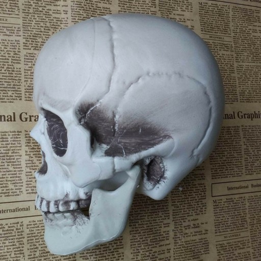 UMELÁ LEBEKA LEBEKA SIVÝ TIeňOVANÝ HALLOWEEN OZDOBA 11CM