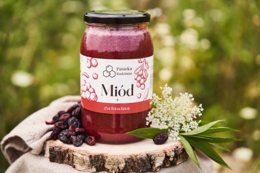 Medová smotana s brusnicami 240g