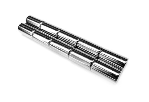 DLHÉ NEODYMIOVÉ MAGNETY 2x5 mm 10 KS SILNÉ!!