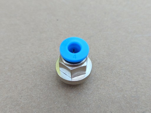 Priamy zásuvný pneumatický konektor fi 4mm závit 1/8