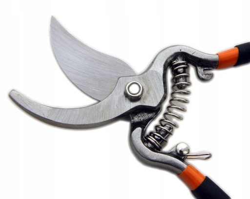 ERGONOMICKÉ ZÁHRADNÉ PREVÁDZKY Z UHLÍKOVEJ OCELE 22cm