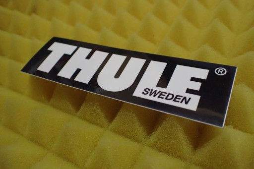 NÁLEPKA THULE ŠVÉDSKO NÁLEPKA 10,2 x 3 cm