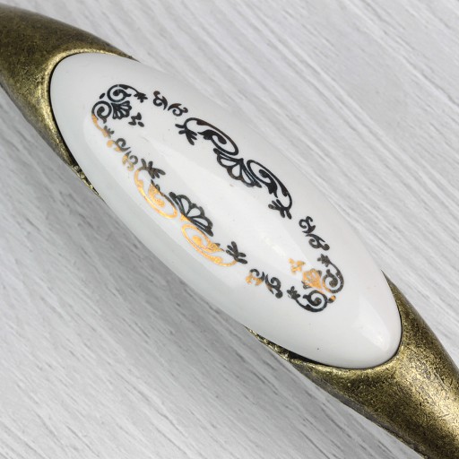 RETRO PORCELÁNOVÁ ÚCHYTKA NA NÁBYTOK S DEKOR ÚCHYTKA KUCHYNSKEJ SKRINÍK 96MM