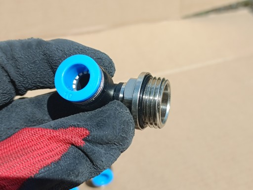 Uhlový pneumatický zásuvný konektor fi 10mm závit 1/2