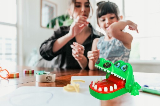 Vzdelávacia rodinná ZRUČNOSTNÁ HRA krokodíl kajman zubár pre deti