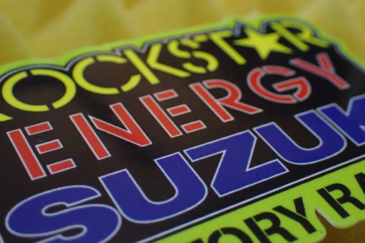 NÁLEPKA SUZUKI ROCKSTAR ENERGY NÁLEPKA 6,5 x 4,5 cm