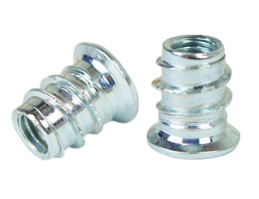 Nábytková objímka M6 x 13 mm s dvojitým závitom, vybranie na skrutku do dreva