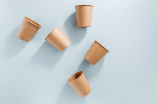 250ML PAPIEROVÉ ŠÁLKY NA KÁVU, KRAFT NÁPOJE, 50 KS