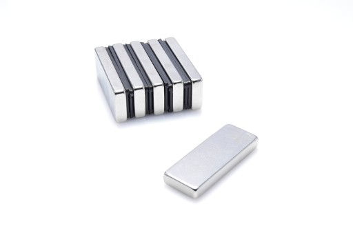 Neodymový tanierový magnet MPŁ 40x15x5 N38 1 kus