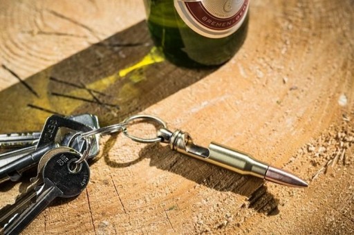 VOJENSKÝ OTVÁRAČ GUĽOV AK47 PUŠKOVÝ NÁBOJ