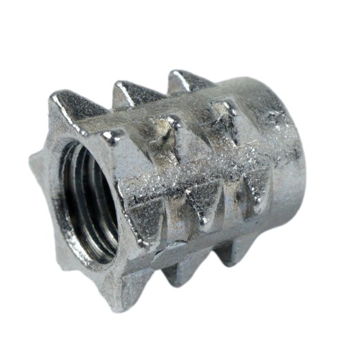 Zásuvka M6 x 10 mm zarazená do dreva bez nákružku