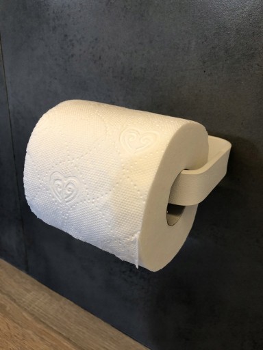 Podkrovný kovový držiak na toaletný papier b