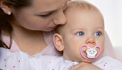 NUK SILIKÓNOVÉ SOATKY ANATOMICKÝ PRIESTOR 6-18M 2KS + Púzdro