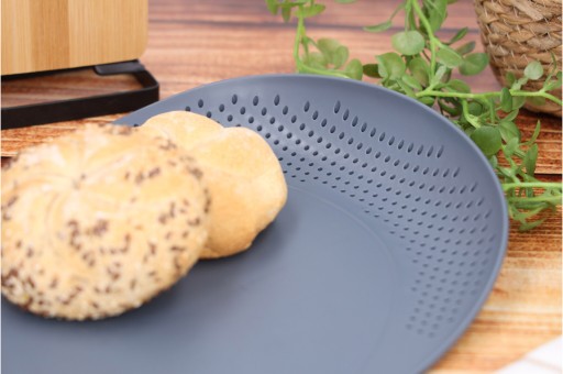 Plastová kuchynská doska na krájanie a odkvapkávač