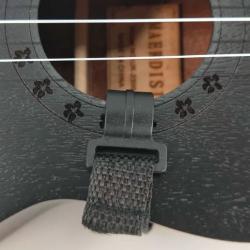 Univerzálny červený popruh na ukulele