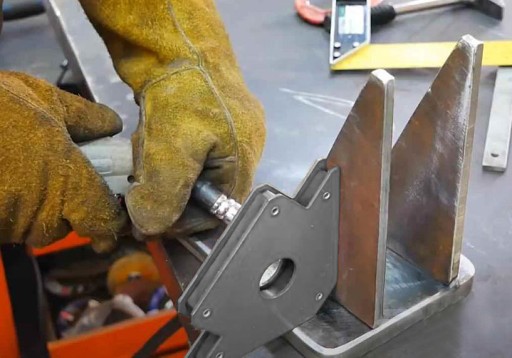 MAGNETICKÝ ZVÁRACÍ UHĽOVÝ DRŽÁK 23 KG MAGNET NA ZVÁRANIE ZVÁRACÍM STROJOM