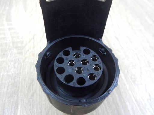 Zásuvka adaptéra redukcie Zásuvka prívesu 7/13 PIN