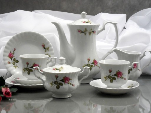 B026 OMÁČKA 14 cm IWONA CHODZIEŻ PORCELÁN MALČER