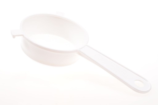 Husté plastové sitko s rukoväťou, 16 cm