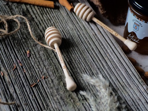 SUŠIČKA HONEY lyžička na med KVALITNÁ 12,5 cm - ŠPAJZA