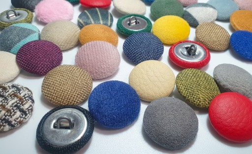 Poťahové gombíky FARBY 22 mm / VEĽKOSŤ. 18
