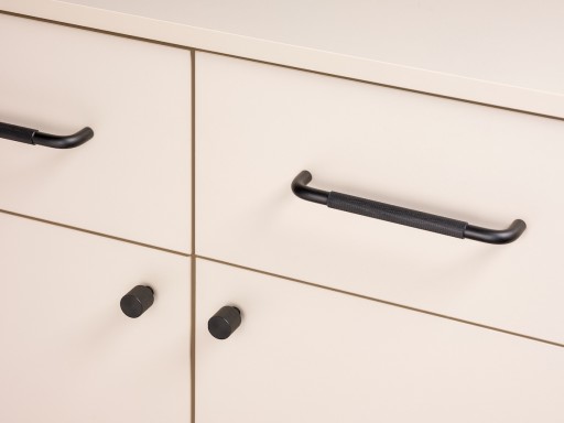 RÚČKA NÁBYTKU SANTI, MAT ČIERNA 160MM HVYT, OTOČNÁ, MODERNÁ