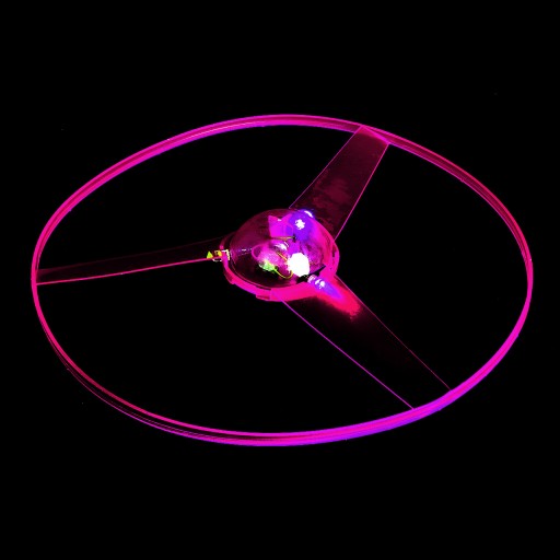 UFO bumerang, ktorý svieti a lieta do ružova