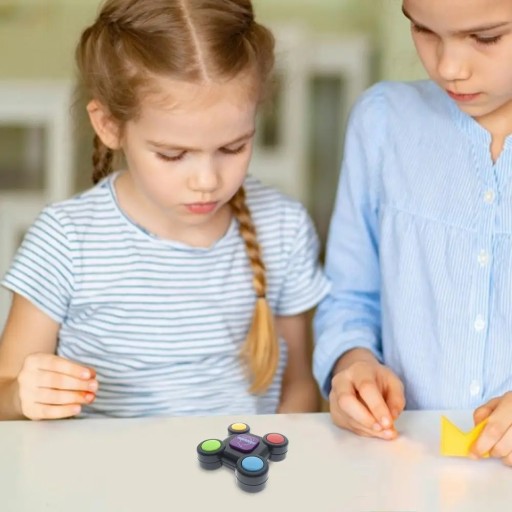 ELEKTRONICKÁ HRAČKA KEYRING PAMÄŤOVÁ HRA KEYRING S PAMÄŤOVOU HROU