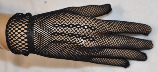 čierne gotické sieťované rukavice 22 cm