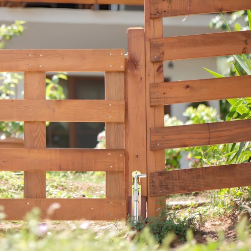 GATE LOCK s pružinou 180 mm, odpružený pre bránu s visiacim zámkom