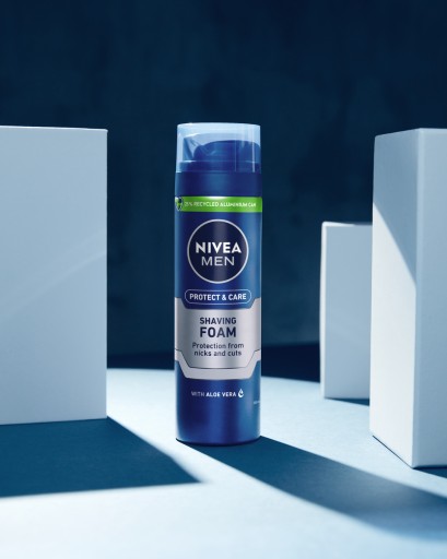 NIVEA MEN PROTECT&CARE Zmäkčujúca pena na holenie pre mužov 200ml