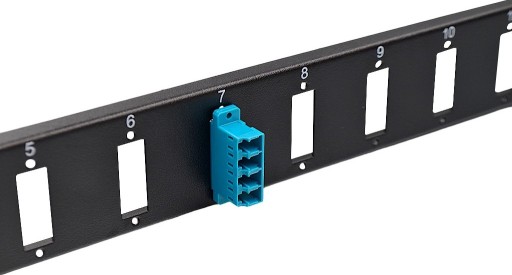 Jednorežimový LC/UPC quad FTTH optický adaptér