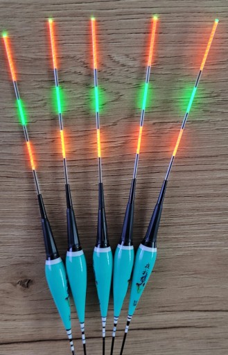 Plavák 1,5g - 24 cm - ZMENA FARBY + kamufláž + dve funkcie + batéria