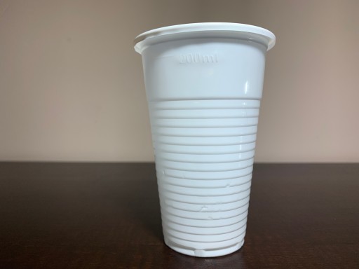 JEDNORÁZOVÝ PLASTOVÝ POHÁR BIELY 200ML 100 ks