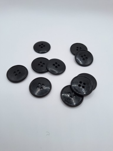 Plastový gombík čierny, 4 otvory, 23 mm, 5 kusov