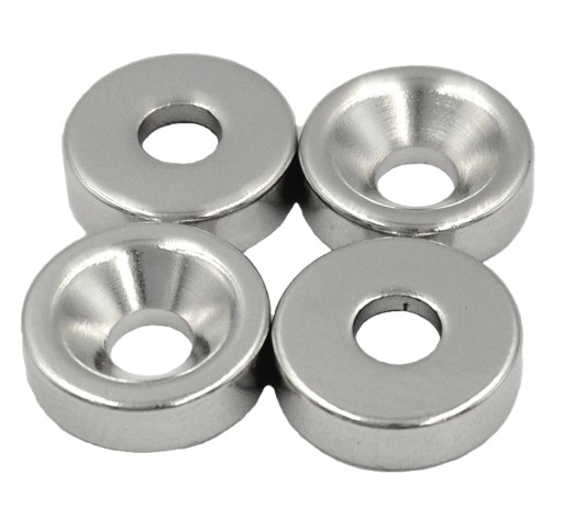 SILNÝ NEODYMOVÝ MAGNET 8x3 mm S OTVOROM 6/3,5 mm PRE SÚPRAVU 5 Skrutiek