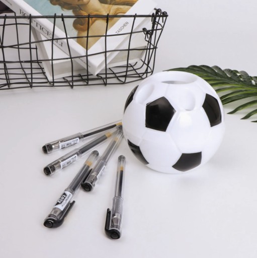 FUTBALOVÝ ORGANIZÁTOR STOLNÉ POTREBY NA farbičky, fixy, perá