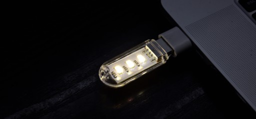 MINI NOČNÁ LAMPA 3 LED USB PRENOSNÁ SMD KĽÚČENKA