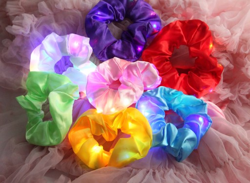SCRUNCHIE LED GUMA NA VLASY