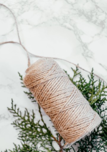 JUTOVÁ STRUNKA 2mm 50m, PRÍRODNÁ DEKORATÍVNA NA BALENIE MACRAME SCRATCRATOR