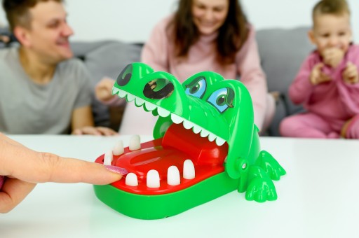 Arkádová hra krokodíl kajman zubár chorý zub hry pre deti