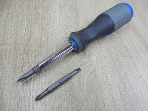 Skrutkovač GEKO G32010 s vymeniteľnými hrotmi