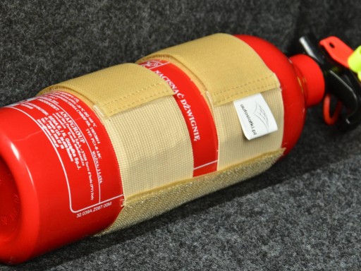 BÉŽOVÝ DRŽIAK NA HASIACI PRÍSTROJ NA KUF S PÁSKOM NA VELCRO