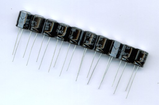 47uF 100V 47 µF 100V (10 KS) ELEKTROLYTICKÝ KONDENZÁTOR