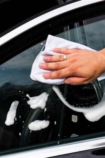 AUTOLAND KVAPALINA NA ČISTENIE ČELNÝCH SKIEL A ZRKADIEL BEZ STRIG 750ML