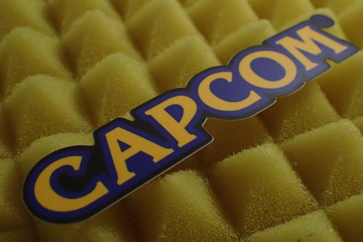 NÁLEPKA CAPCOM NÁLEPKA 9,6 x 1,9 cm