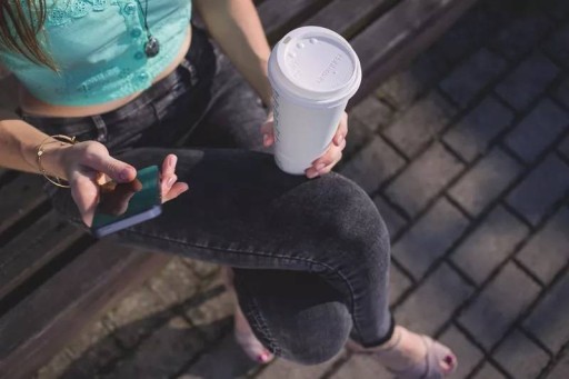 PAPIEROVÉ ŠÁLKY 180ML NA KÁVOVÉ NÁPOJE BIELY 50KS
