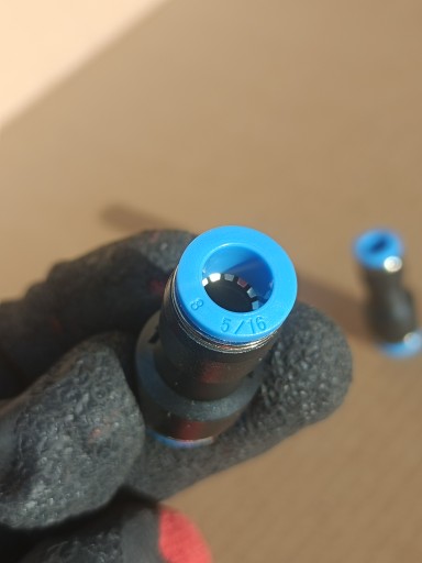 Zásuvný konektor pneumatickej redukcie 10 - 8mm PG 10-8