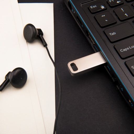 Mini RECTANGLE kovový prívesok 16 GB USB 2.0 + GADGET NA GRAVÍROVANIE LOGA