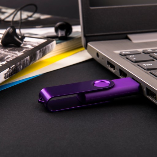 rôzne farby PENDRIVE 2 GB USB 2.0 FLASH TWISTER
